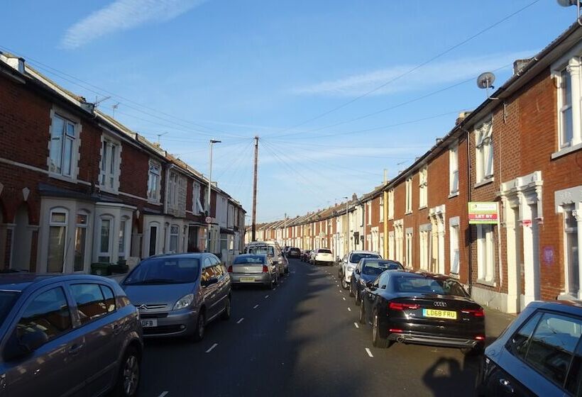 膳宿费 Radanks House