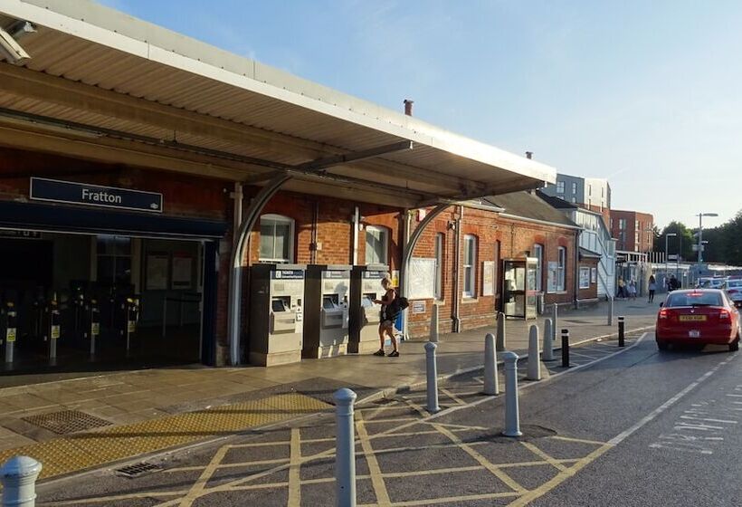 膳宿费 Radanks House