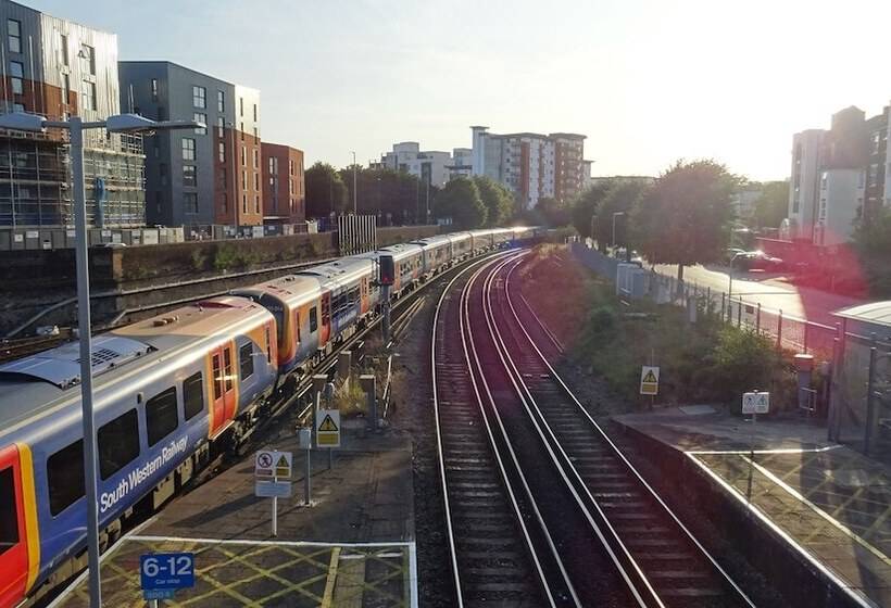 膳宿费 Radanks House