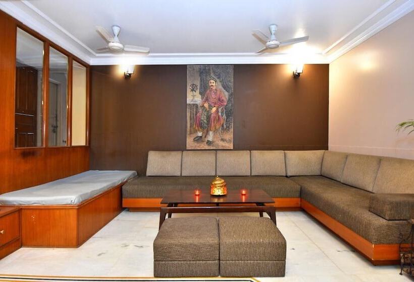 Pink Elephant Haveli   Hostel