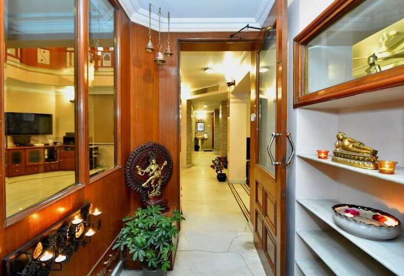 Pink Elephant Haveli   Hostel