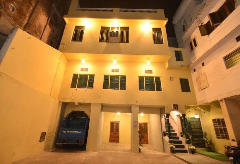 Pink Elephant Haveli   Hostel