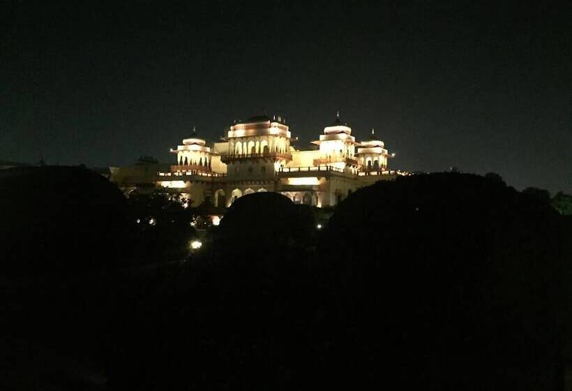 Pink Elephant Haveli   Hostel