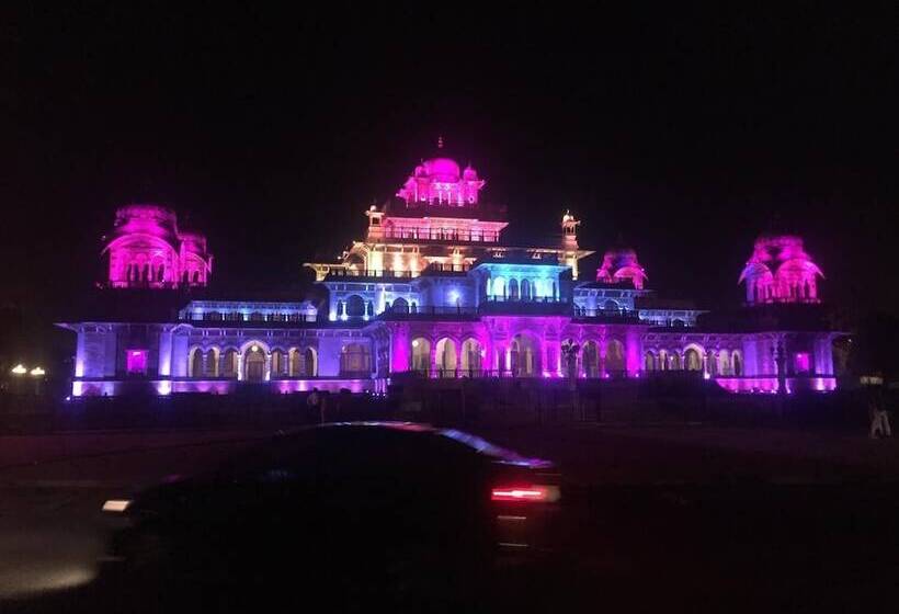 Pink Elephant Haveli   Hostel