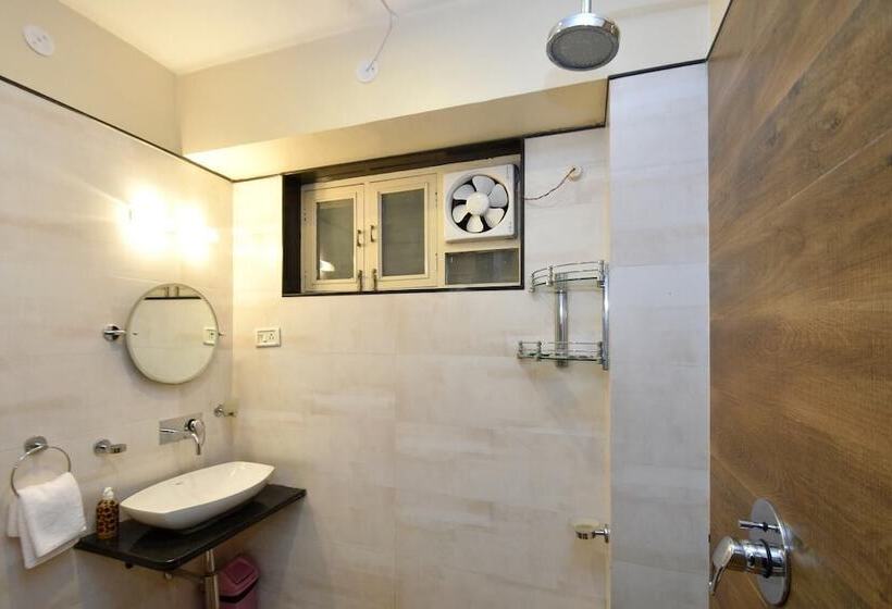 Pink Elephant Haveli   Hostel