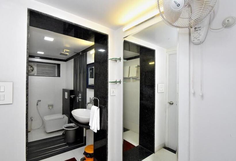 Pink Elephant Haveli   Hostel