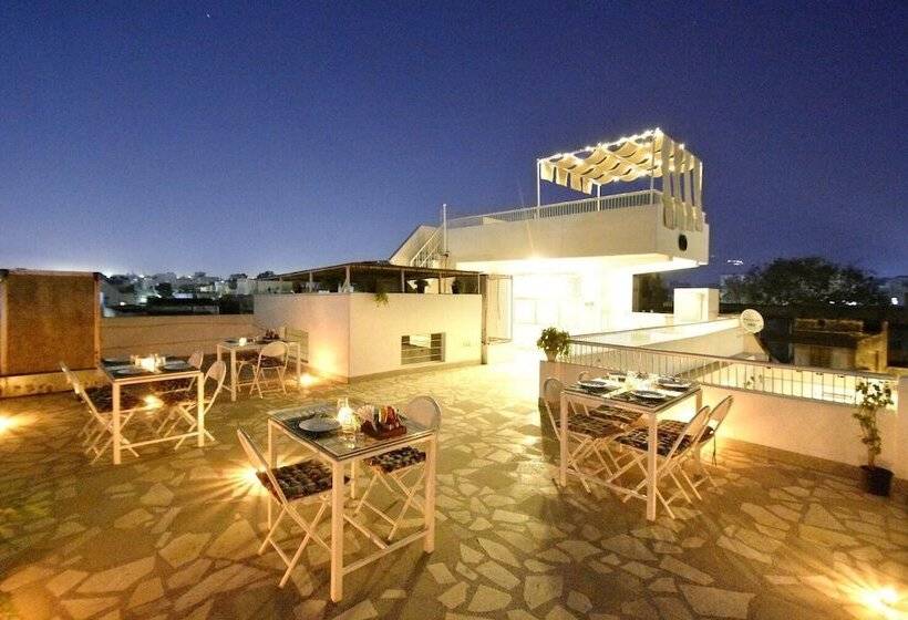 Pink Elephant Haveli   Hostel