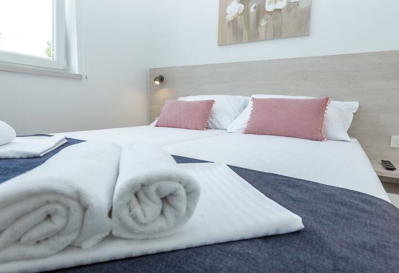 Apartments & Rooms Villa Casia