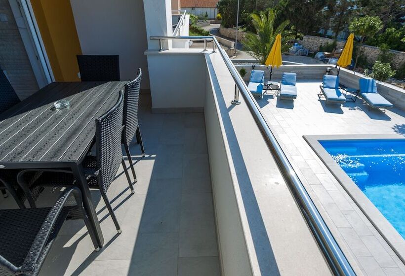 Apartments & Rooms Villa Casia