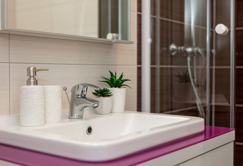 Spacious Beachfront Apartments Tanita