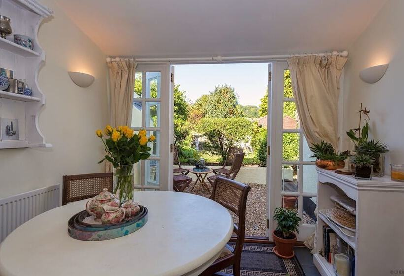 Braunton Magnolia Cottage 3 Bedrooms