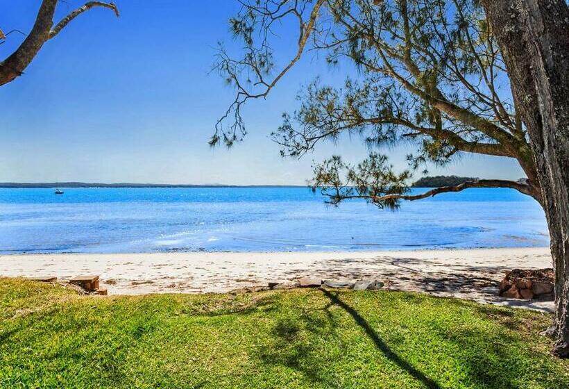 Sandranch 123 Foreshore Drive