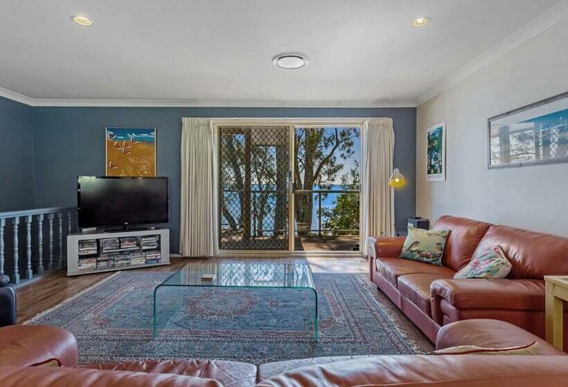 Sandranch 123 Foreshore Drive