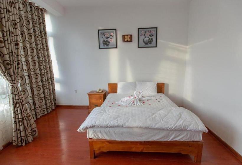 هتل Pi Hostel Dalat