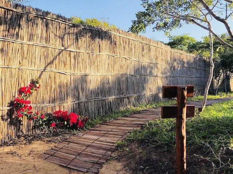 Отель Eden Bay Eco Lodge