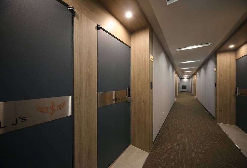 בית מלון כפרי J's