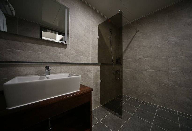 בית מלון כפרי J's