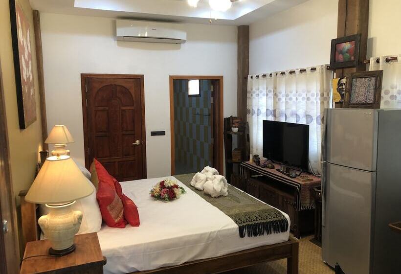 هتل On The Mekong Resort