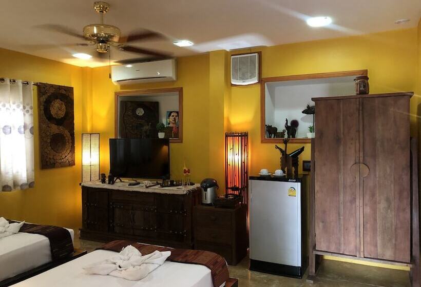 هتل On The Mekong Resort