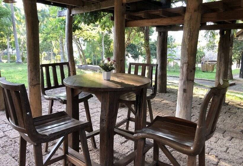 בית מלון כפרי On The Mekong Resort