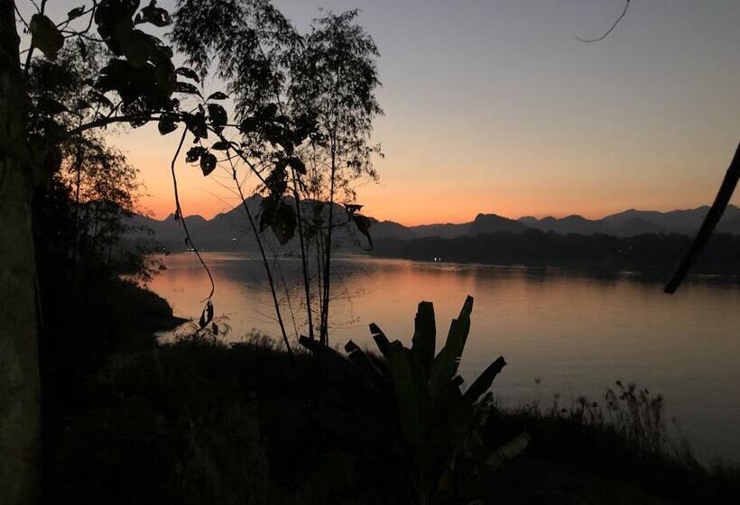 בית מלון כפרי On The Mekong Resort