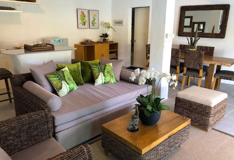 هتل Pearl Bay Villas