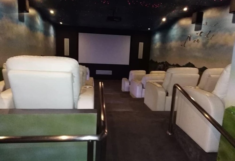 בית מלון כפרי Whitehouse Of The Lord Of Scents