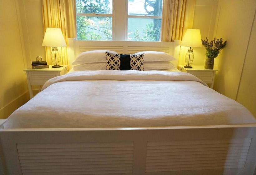 Leura Country Cottage