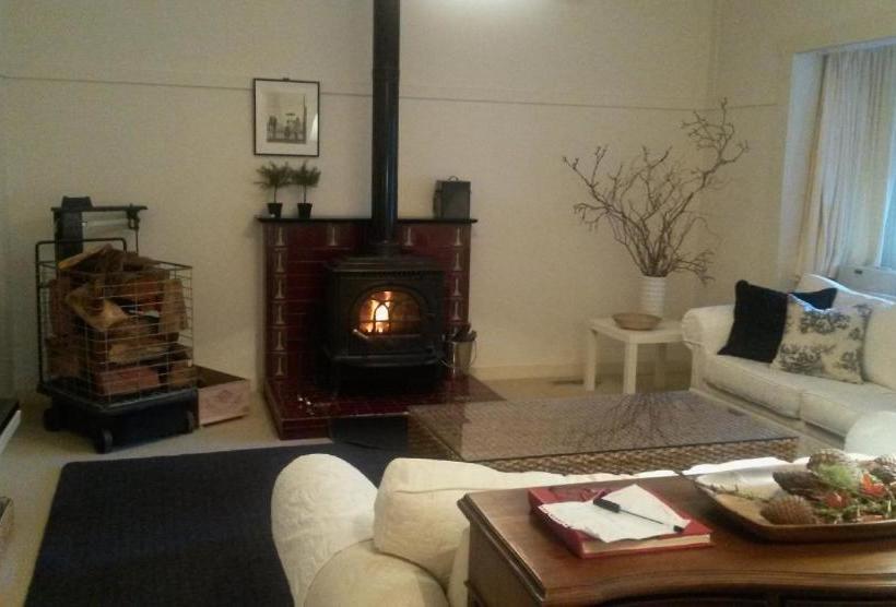 Leura Country Cottage