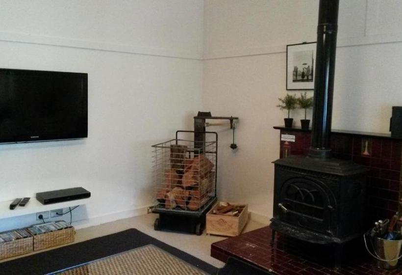 Leura Country Cottage