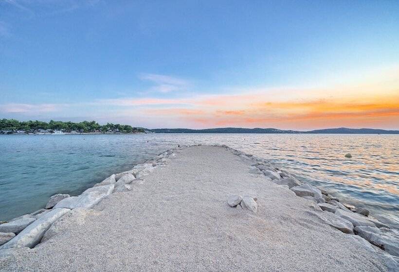 Livingstone Beach House