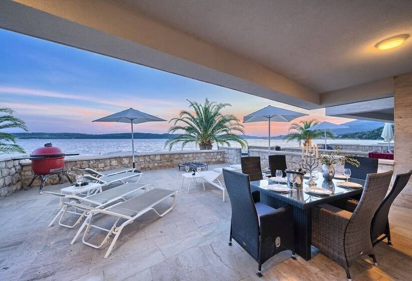 Livingstone Beach House