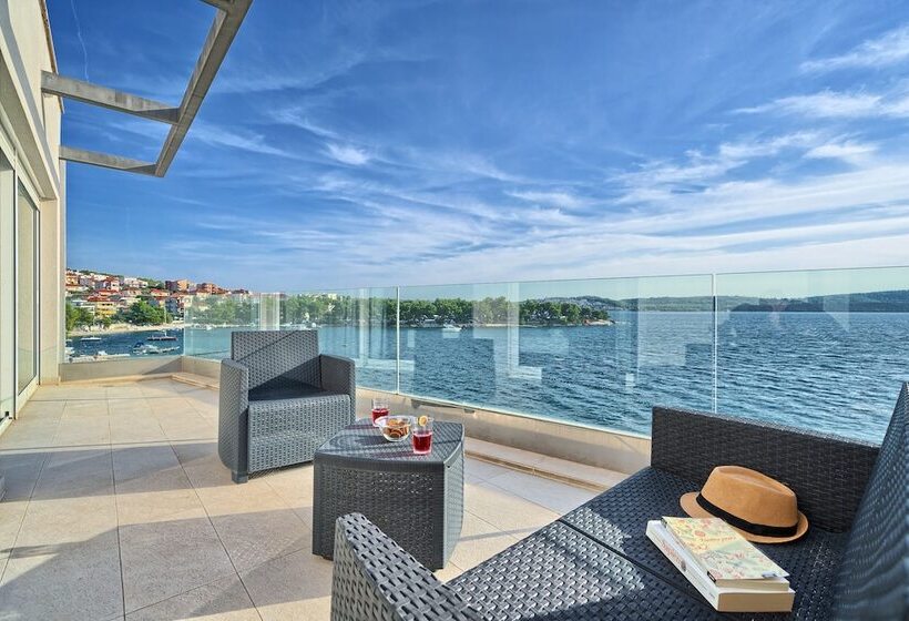 Livingstone Beach House