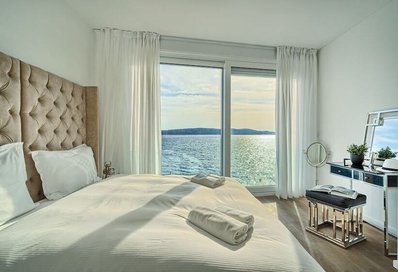 Livingstone Beach House