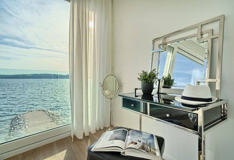 Livingstone Beach House