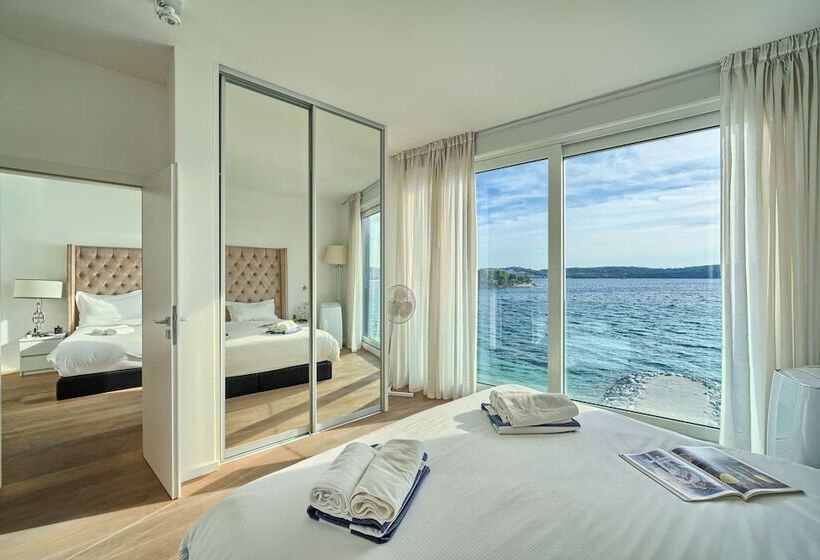 Livingstone Beach House