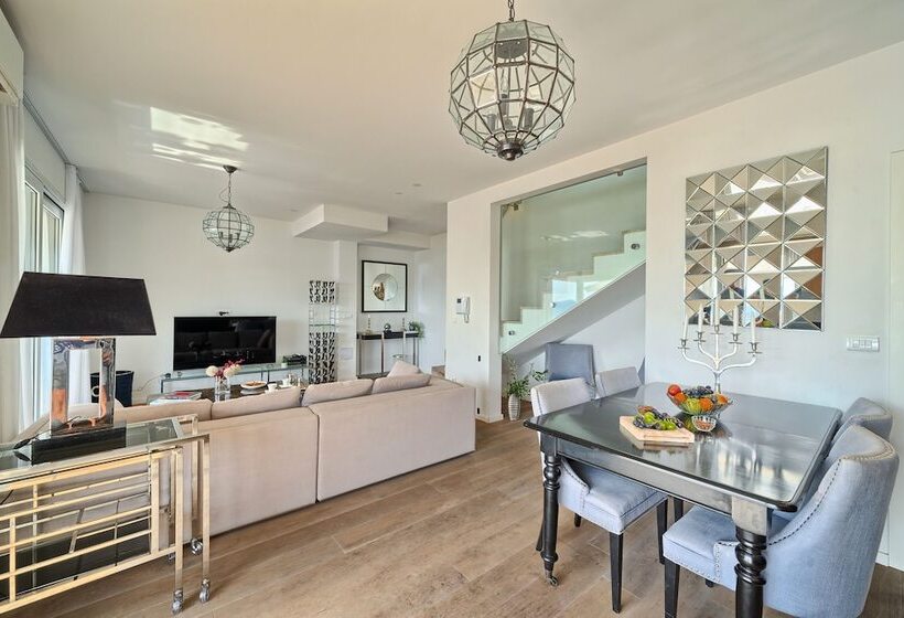 Livingstone Beach House