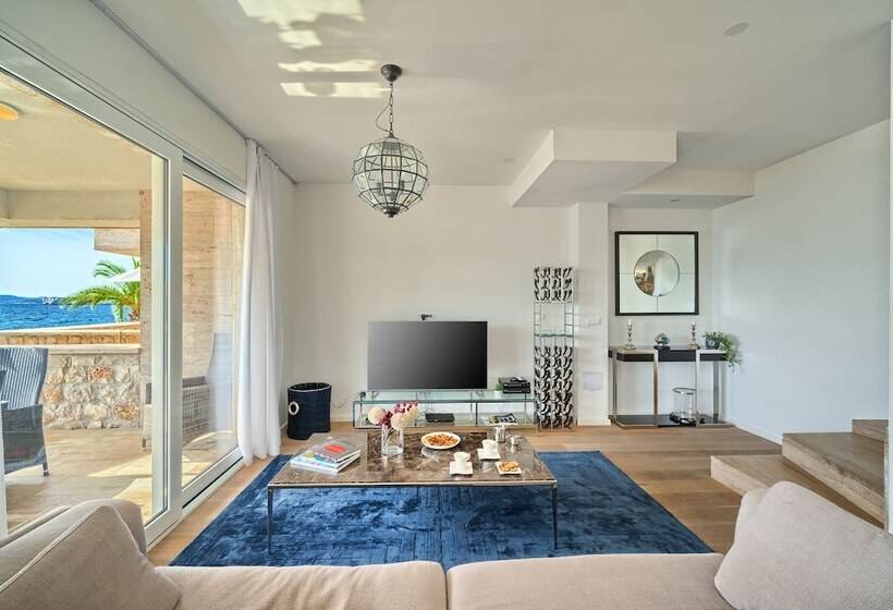 Livingstone Beach House