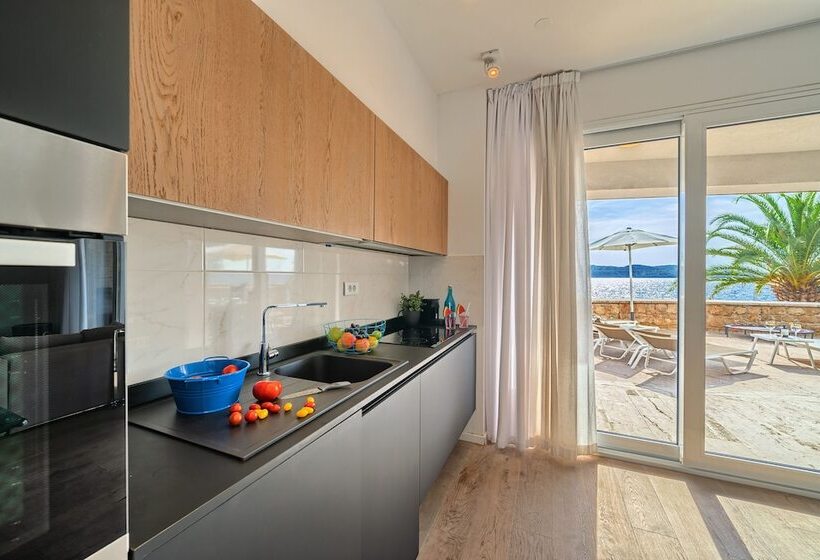 Livingstone Beach House