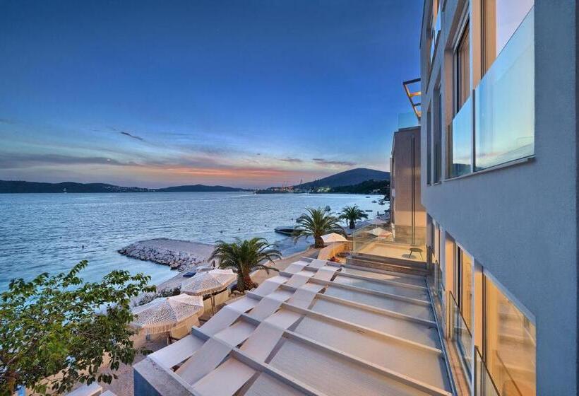 Livingstone Beach House