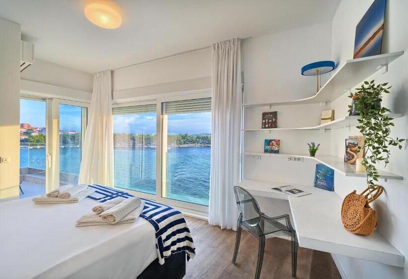 Livingstone Beach House