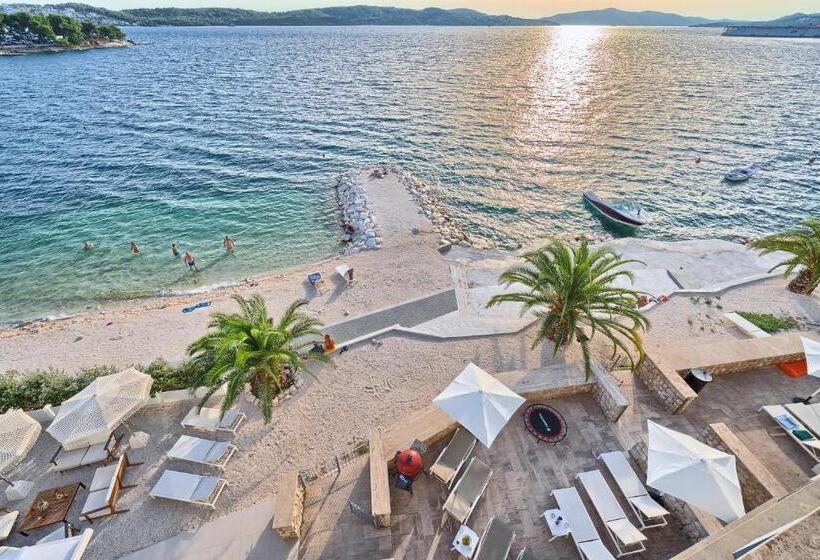 Livingstone Beach House