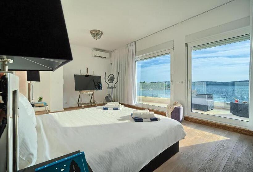 Livingstone Beach House