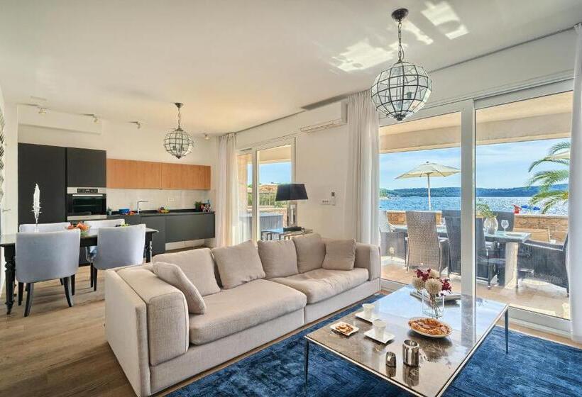 Livingstone Beach House