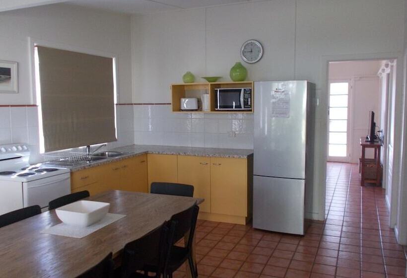 Mandys Cottage   7 Memorial Avenue South West Rocks