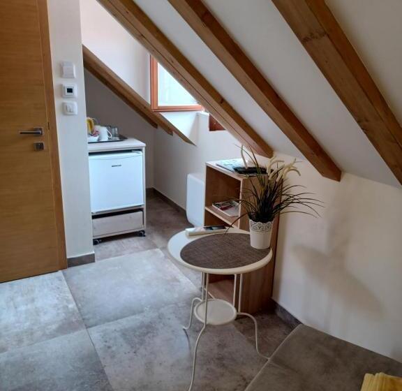 پانسیون Jr Luxury Guesthouse