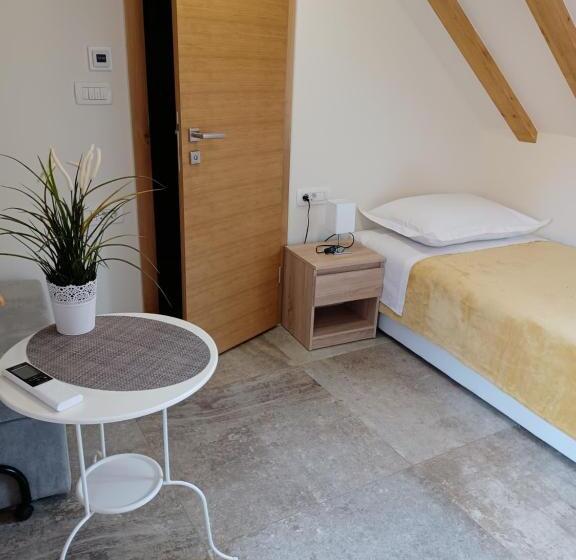 پانسیون Jr Luxury Guesthouse