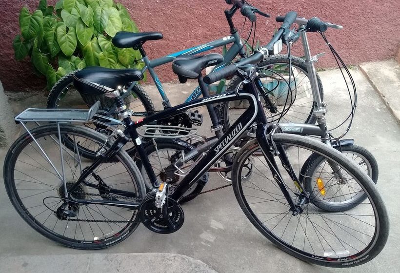 Пансион Los Tres Alberto