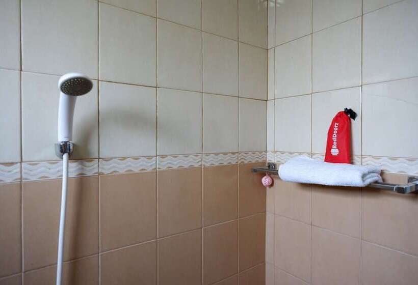 פנסיון Reddoorz Near Mayura Park Lombok