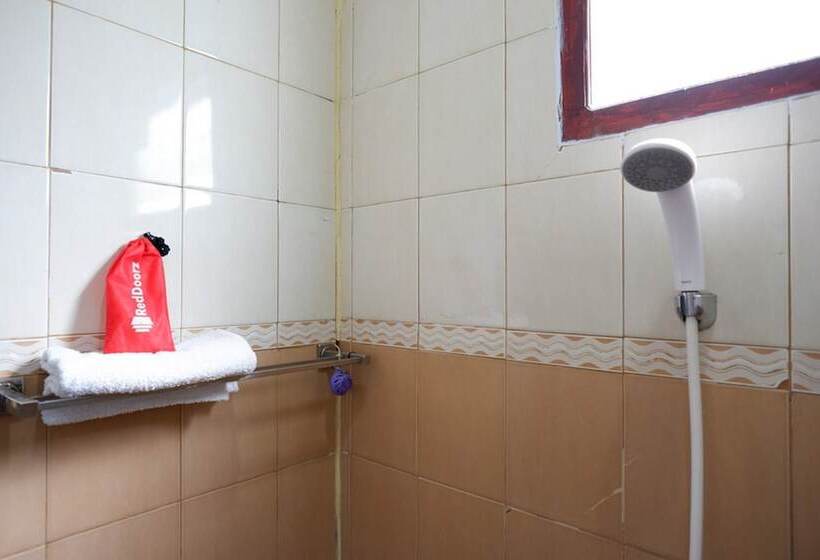 פנסיון Reddoorz Near Mayura Park Lombok